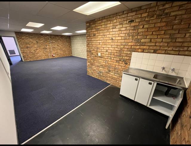 271M² WAREHOUSE TO LET IN STRIJDOMPARK